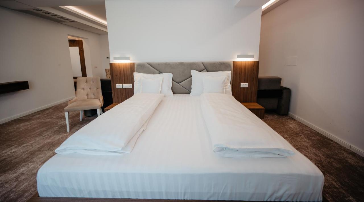 Hotel Ariata Scheia Bagian luar foto