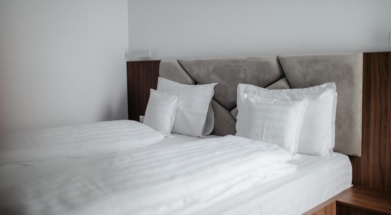 Hotel Ariata Scheia Bagian luar foto